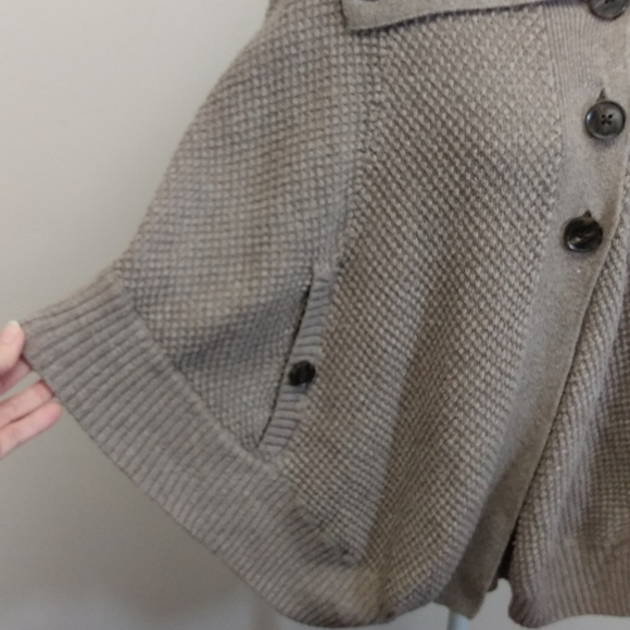 Gap Tan/Light Brown Knit Cape - Picture 3 of 12